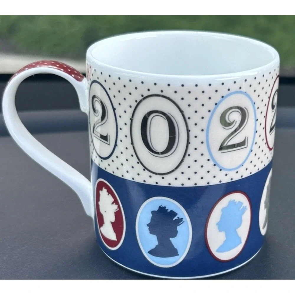 Royal Collection Trust Queen Elizabeth II 2022 Machin Mug. Platinum Jubilee Tea